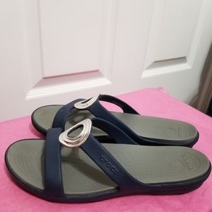 CROCS - Navy Blue Sanrah Circle Sandals - Size 7